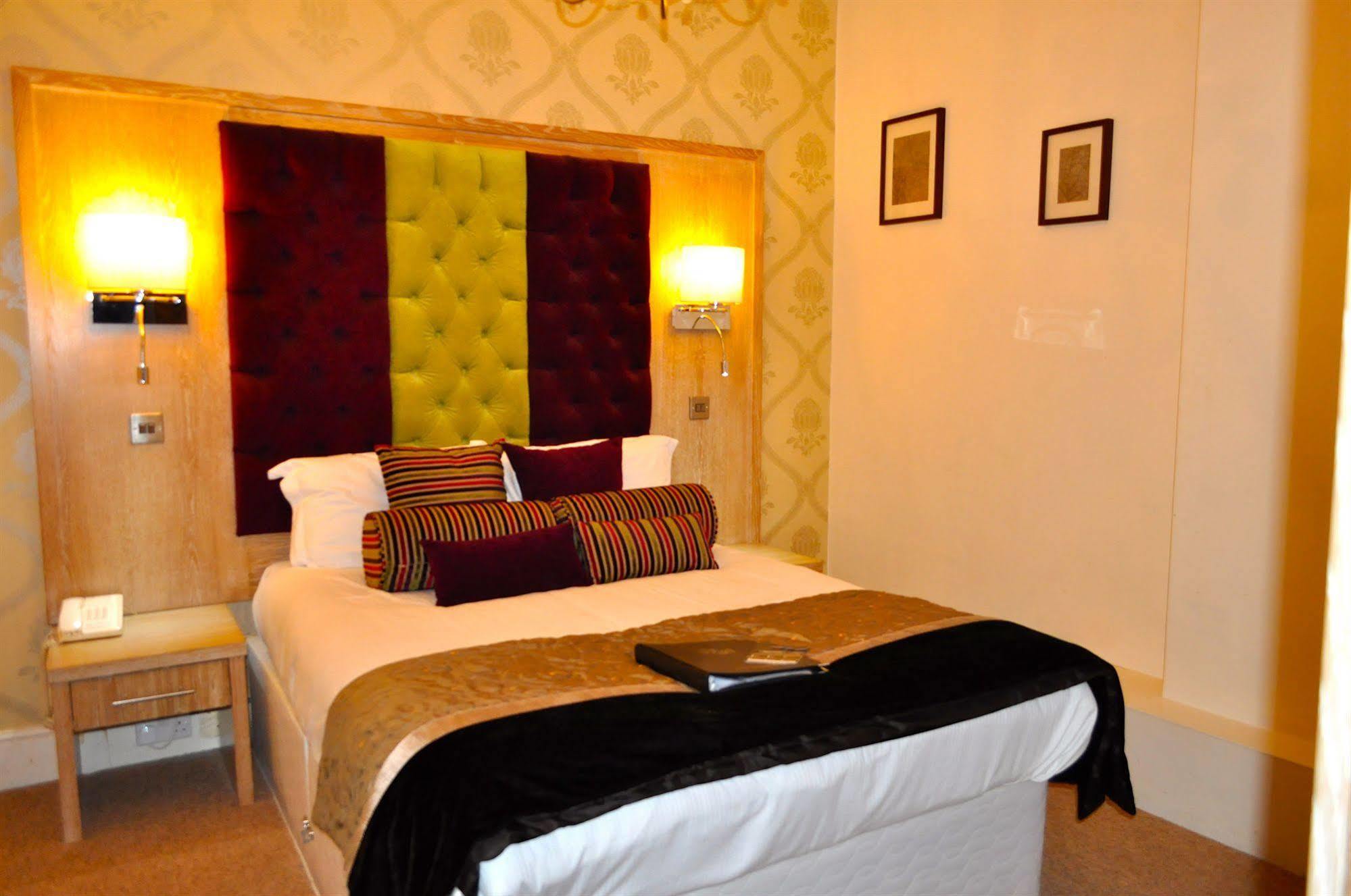 The Angel Inn Hotel เพอร์ชอร์ ภายนอก รูปภาพ
